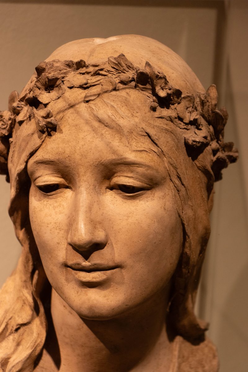 Close-up of Bianca, a sculpture by Gustave Frédéric Michel, showing the young woman’s face and floral crown.