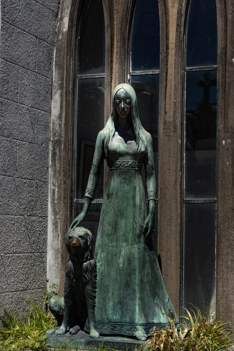 The bronze statue of Lilian Crociati de Szaszak and her faithful dog Sabú in Recoleta Cemetery, Buenos Aires.